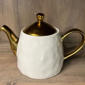 Nicole Miller Tea Pot